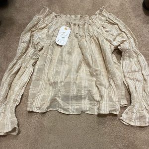 Long sleeve top with tags